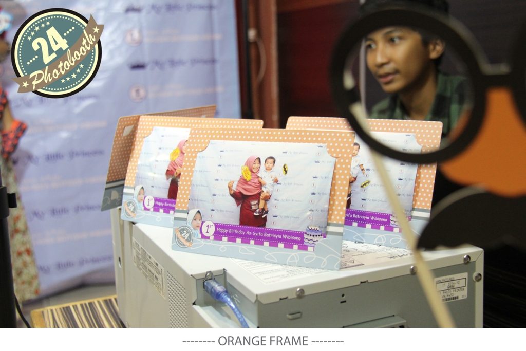 Orange-Frame-photobooth-duaempat